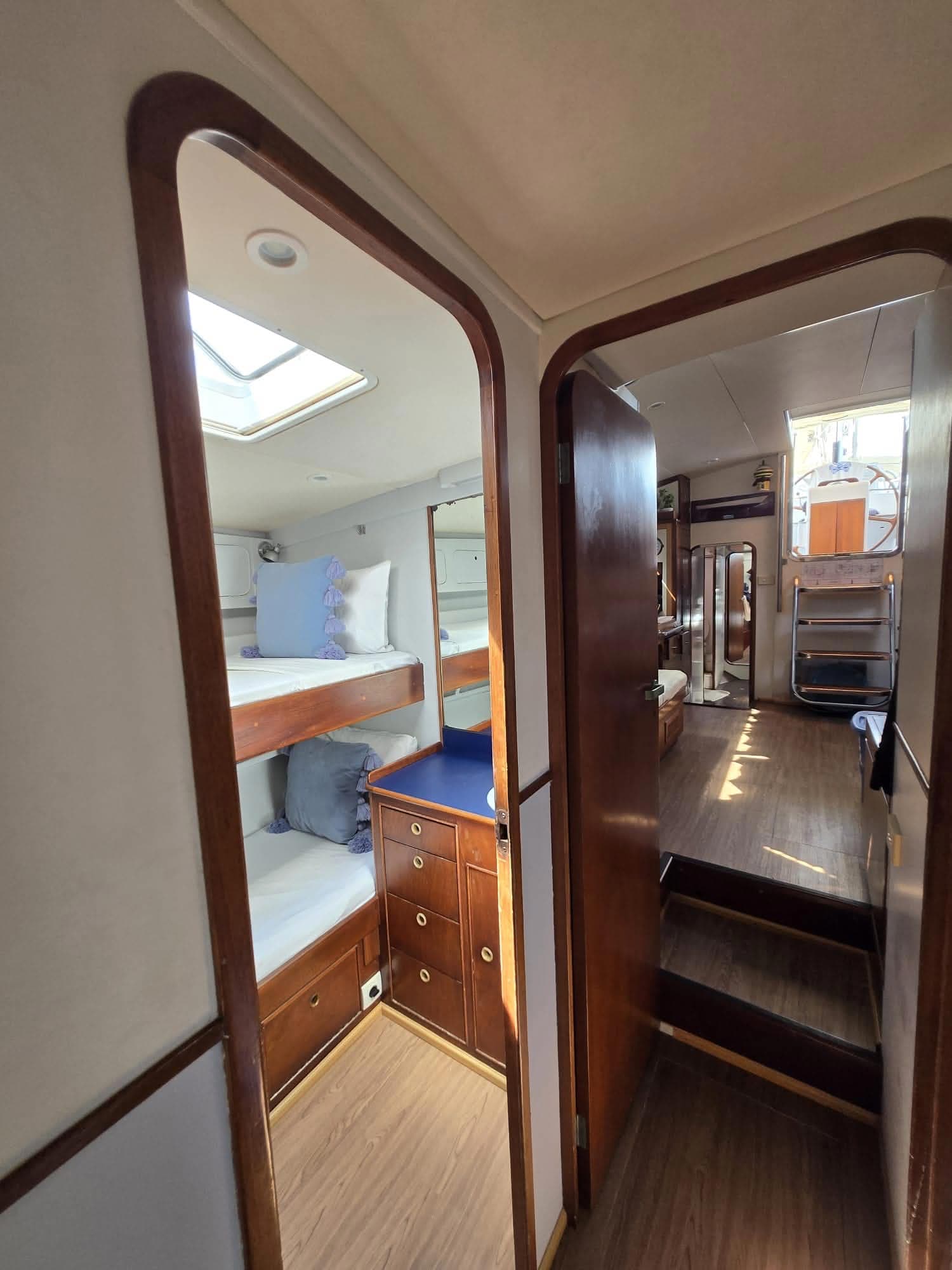 Flying Wing cabin passage