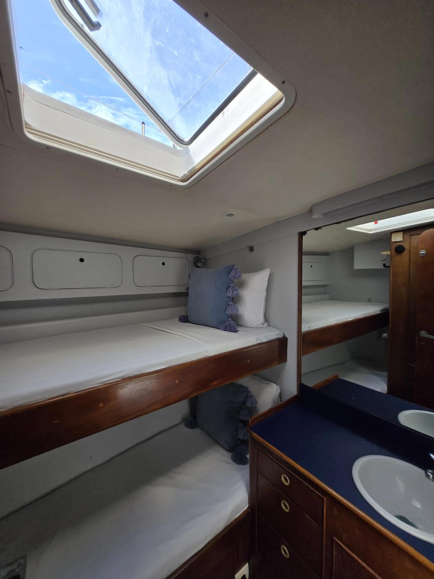 Flying Wing twin cabin